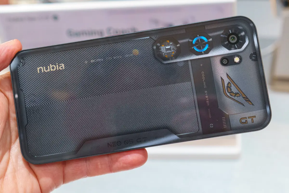 nubia Neo 5 GT Hands-On: Gaming Phone with Fan and RGB at €400