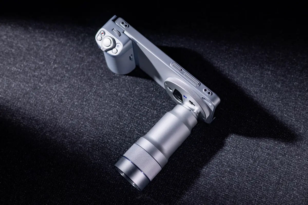 vivo X300 Ultra Previewed at MWC with 400mm Telephoto Extender